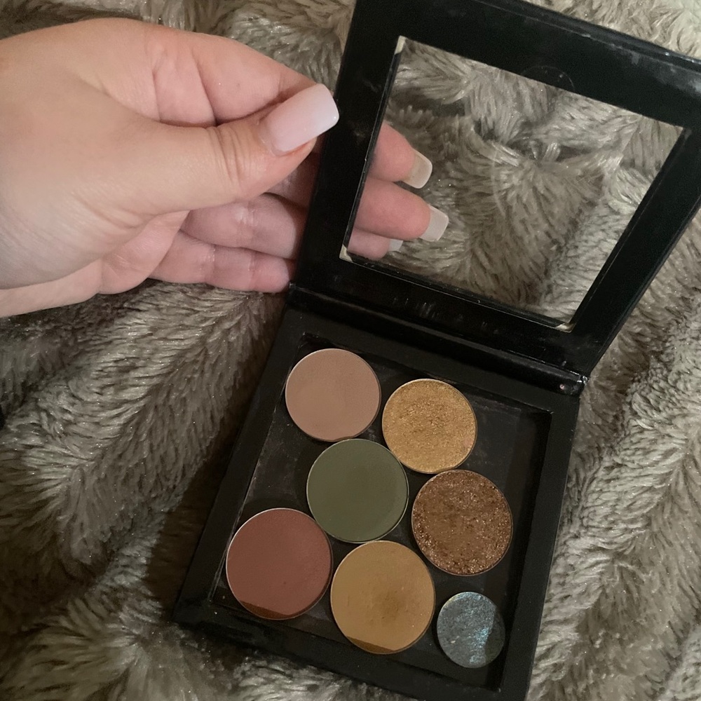 Nabla cosmetics eyeshadows with z palette